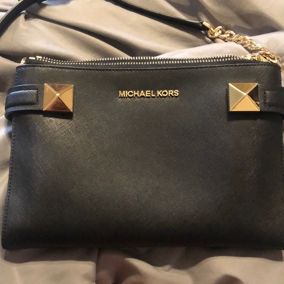 Michael Kors Handbags - Michael Kors crossbody